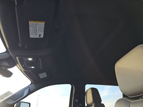 Used 2025 Chevrolet Silverado 2500 ZR2 w/ Technology Package image 20