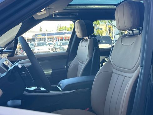 New 2026 Land Rover Range Rover Sport Dynamic SE image 6
