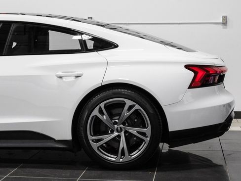 Used 2022 Audi e-tron GT Premium Plus image 19