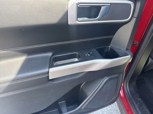 Used 2022 Ford Explorer XLT RWD image 10
