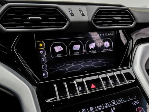 Used 2022 Lamborghini Urus AWD/4WD image 73