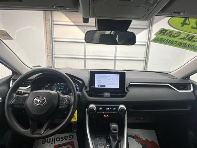 Used 2024 Toyota RAV4 LE AWD/4WD image 4