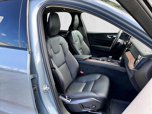 Used 2024 Volvo XC60 B5 Plus w/ Protection Package Premier image 9