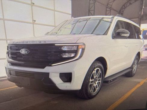 Used 2025 Ford Expedition Active image 19