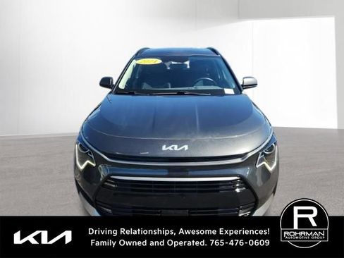 Used 2024 Kia Niro EX Touring FWD image 2