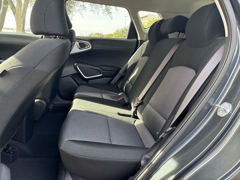 Used 2025 Kia Soul LX w/ LX Technology Package FWD image 21