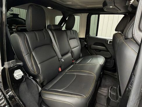 Used 2025 Jeep Wrangler Unlimited Sahara image 43