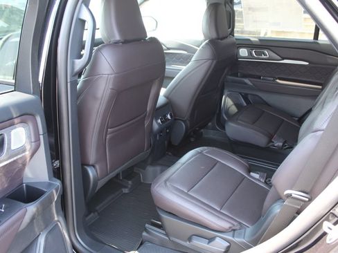 New 2026 Ford Explorer Platinum w/ LUX Leather Package AWD/4WD image 18