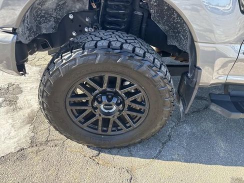 Used 2022 Ford F350 Lariat w/ Black Appearance Package image 9