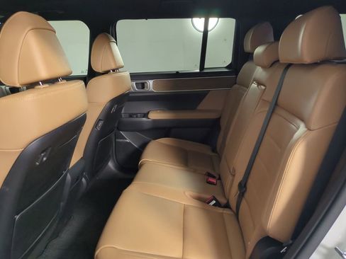 Used 2025 Hyundai Santa Fe Limited image 16