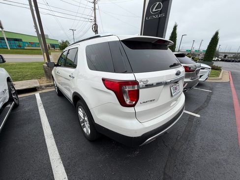Used 2017 Ford Explorer Limited w/ Equipment Group 301A AWD/4WD image 6