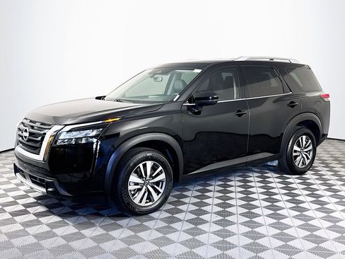Used 2025 Nissan Pathfinder SL FWD image 4