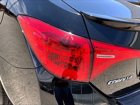 Used 2018 Toyota Corolla SE w/ Carpet Mat Package (TMS) FWD image 23