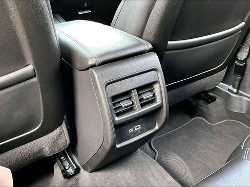 Used 2021 Cadillac XT4 Premium Luxury AWD/4WD image 25