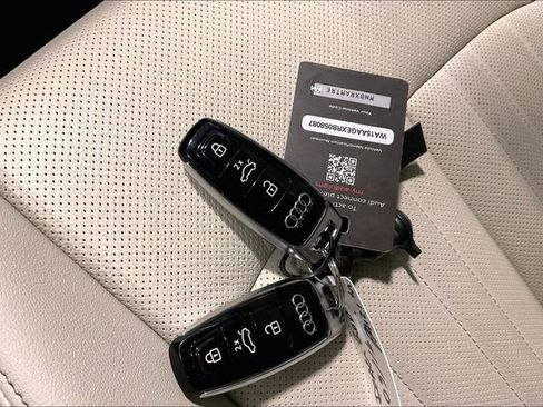 Used 2024 Audi Q8 e-tron Premium Plus w/ Premium Plus Package image 11