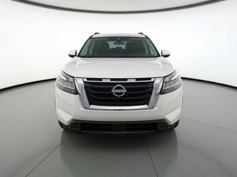 Used 2025 Nissan Pathfinder SV image 2