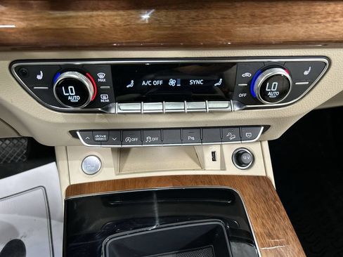 Used 2023 Audi Q5 2.0T Premium w/ Convenience Package AWD/4WD image 16
