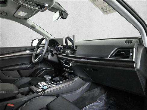 Certified 2025 Audi Q5 2.0T Premium Plus w/ Premium Plus Package AWD/4WD image 23