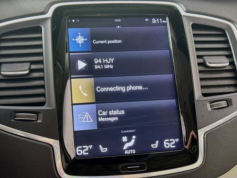 Used 2019 Volvo XC90 T5 Momentum w/ Multimedia Package AWD/4WD image 17