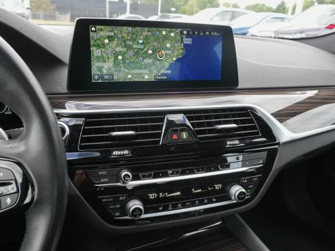 Used 2020 BMW 530i w/ Convenience Package RWD image 22