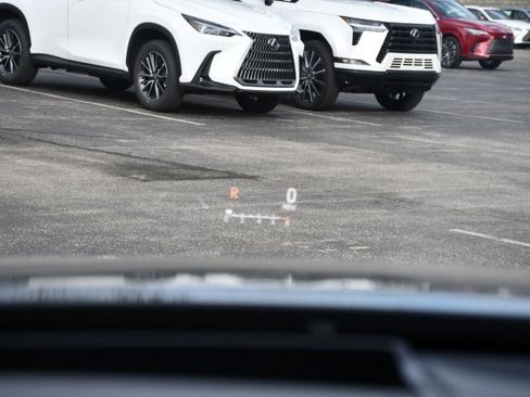 New 2025 Lexus ES 350 Luxury image 16