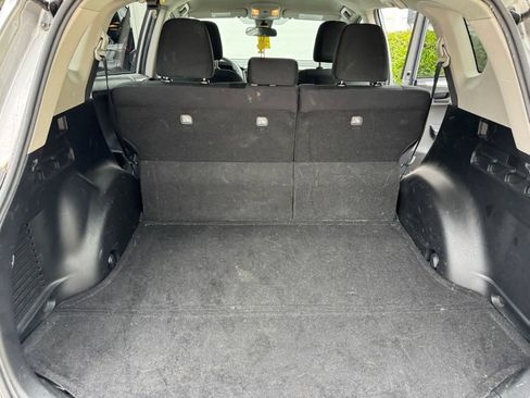 Used 2018 Toyota RAV4 LE FWD image 3