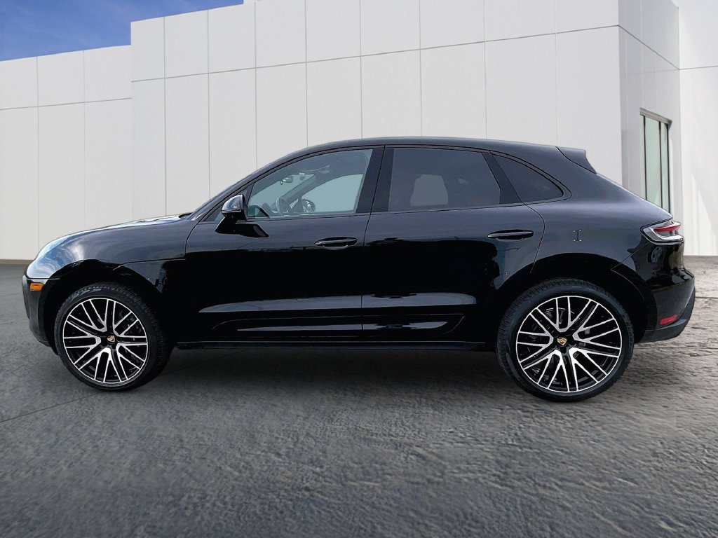 Certified 2026 Porsche Macan AWD/4WD image 2