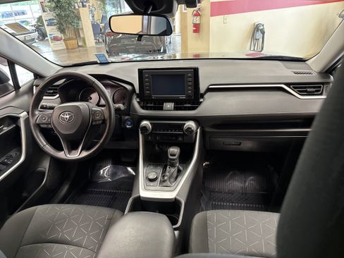 Used 2022 Toyota RAV4 XLE w/ XLE Grade Weather Package image 20