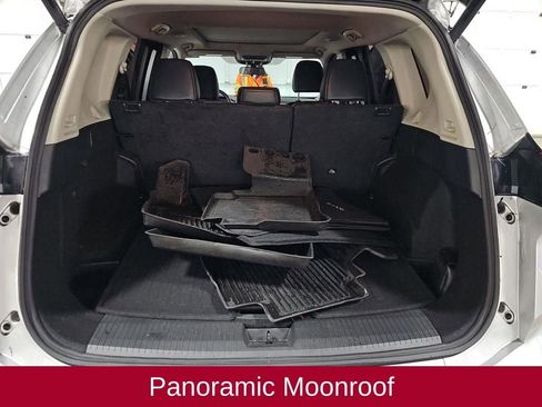 Used 2025 Nissan Rogue SV w/ SV Premium Package image 8