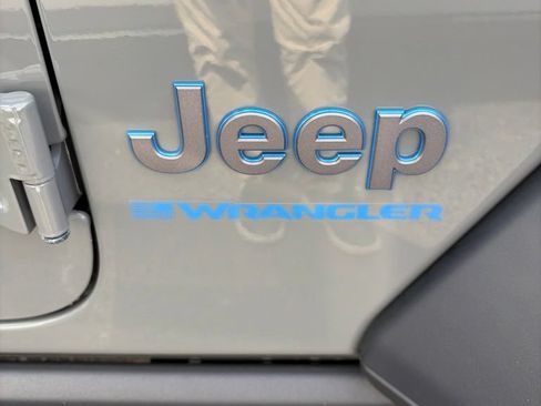 Used 2023 Jeep Wrangler Unlimited Rubicon 4xe w/ Cold Weather Group AWD/4WD image 10