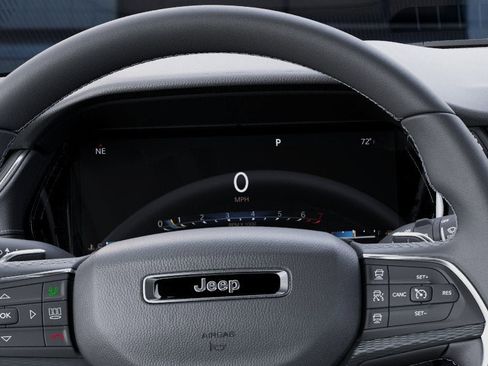 New 2025 Jeep Grand Cherokee Altitude image 17