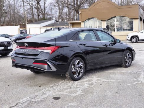 Used 2025 Hyundai Elantra SEL image 5