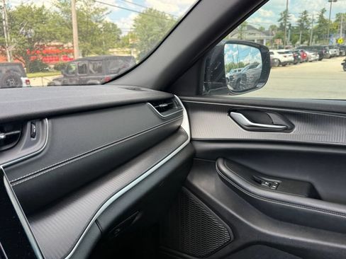 Used 2023 Jeep Grand Cherokee Altitude AWD/4WD image 22