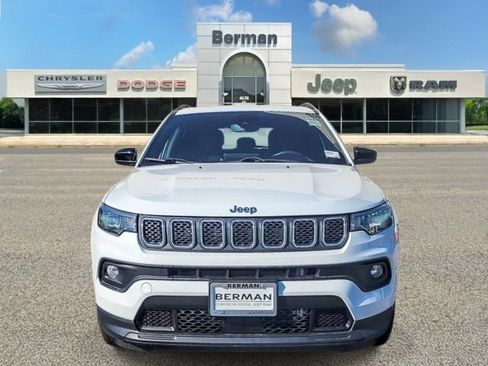 Used 2023 Jeep Compass Latitude AWD/4WD image 8