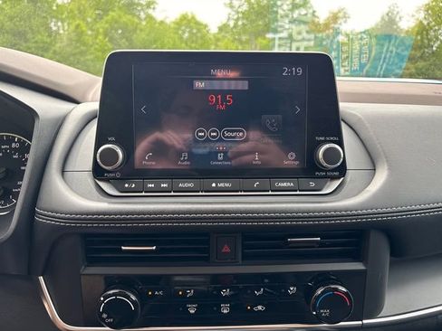 Used 2023 Nissan Rogue S AWD/4WD image 29