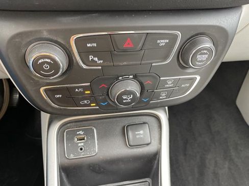 Used 2018 Jeep Compass Latitude w/ Popular Equipment Group image 42