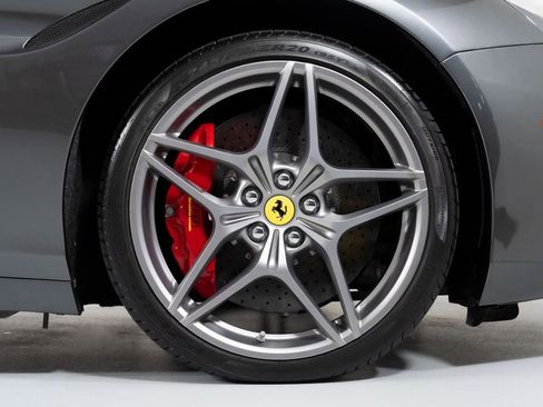 Used 2015 Ferrari California T RWD image 21