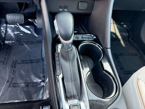Used 2025 Buick Encore GX Avenir w/ Avenir Technology Package FWD image 17