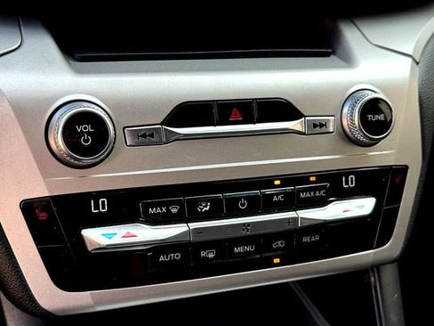 Certified 2021 Ford Explorer XLT image 19