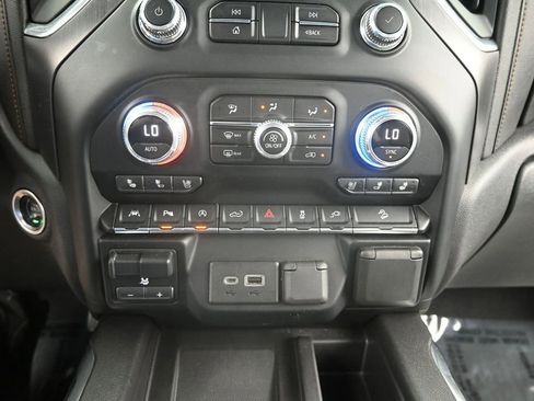 Used 2020 GMC Sierra 1500 AT4 w/ AT4 Premium Package AWD/4WD image 28