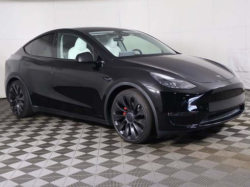 Used 2024 Tesla Model Y Performance AWD/4WD image 2