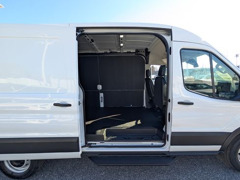 New 2026 Ford Transit 250 148 Medium Roof w/ Load Area Protection Package RWD image 7