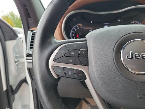 Used 2020 Jeep Grand Cherokee Overland AWD/4WD image 19