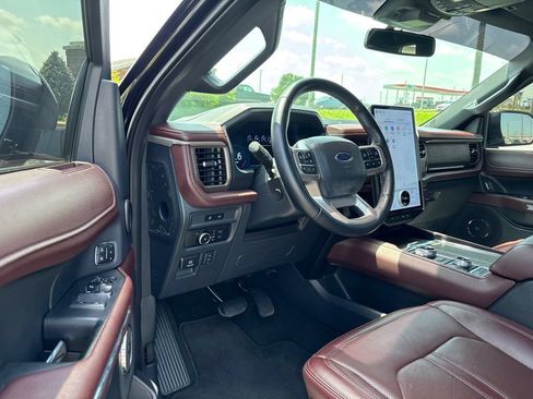 Used 2024 Ford Expedition Limited AWD/4WD image 6