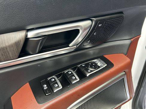 Used 2025 Kia Telluride SX w/ SX Captain's Chair Package image 18