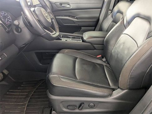 Used 2022 Nissan Pathfinder SL image 12