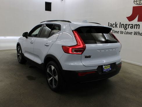 Used 2024 Volvo XC40 B5 Plus w/ Protection Package Premier AWD/4WD image 3