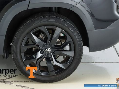 Used 2023 Volkswagen Taos SE w/ Panoramic Sunroof Package FWD image 44