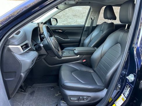 Certified 2023 Toyota Highlander XLE image 14