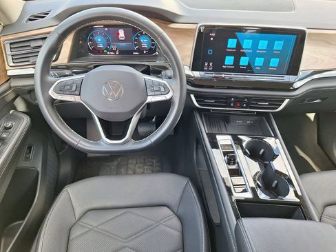 Used 2025 Volkswagen Atlas SE FWD image 10